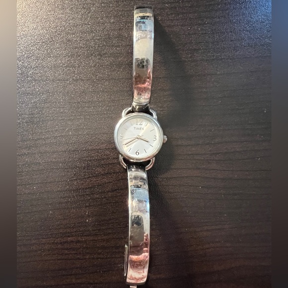 Ladies Timex jewelry watch - Picture 1 of 4